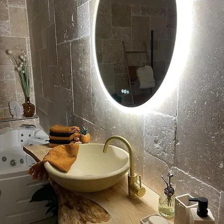 Lantre Deux Ferienhaus Le Breuil-sur-Couze